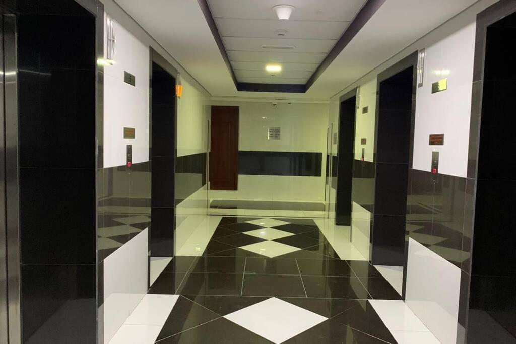 شقة Cozy 2Bhk Near To Dmcc Metro Station -505 دبي المظهر الخارجي الصورة
