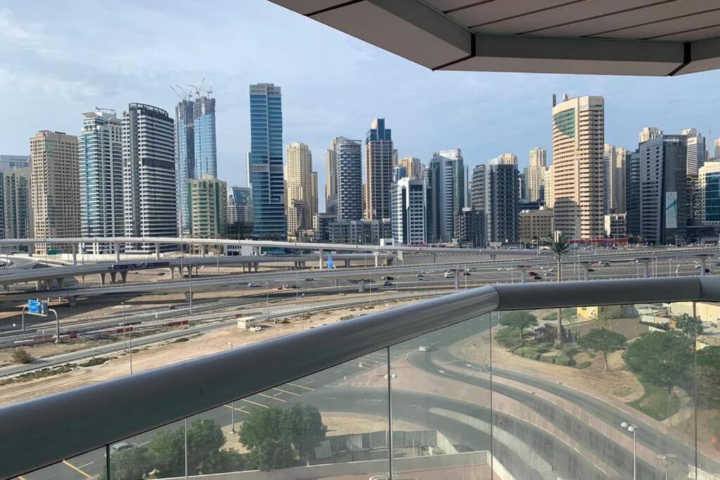 شقة Cozy 2Bhk Near To Dmcc Metro Station -505 دبي المظهر الخارجي الصورة